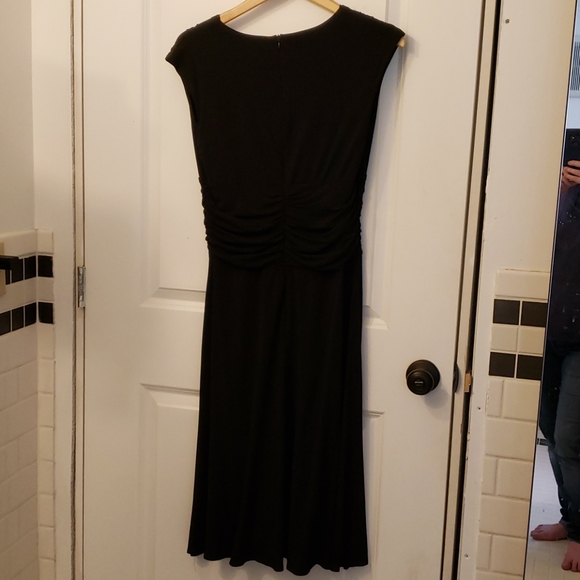 Ladies dress - Picture 3 of 10